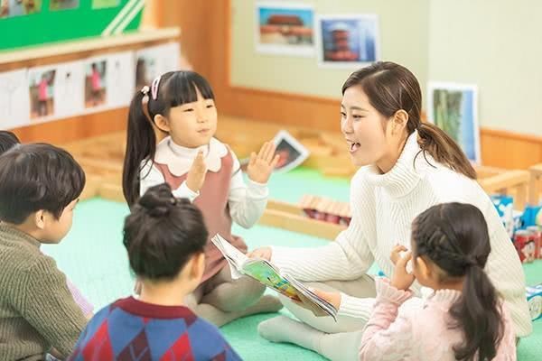 那些没上幼儿园，就上小学的孩子后来怎么样了？真把孩子坑了！