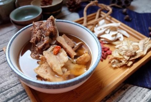 衰老|女人到中年,多喝2水,少吃2菜,防子宫“提前”进入衰老