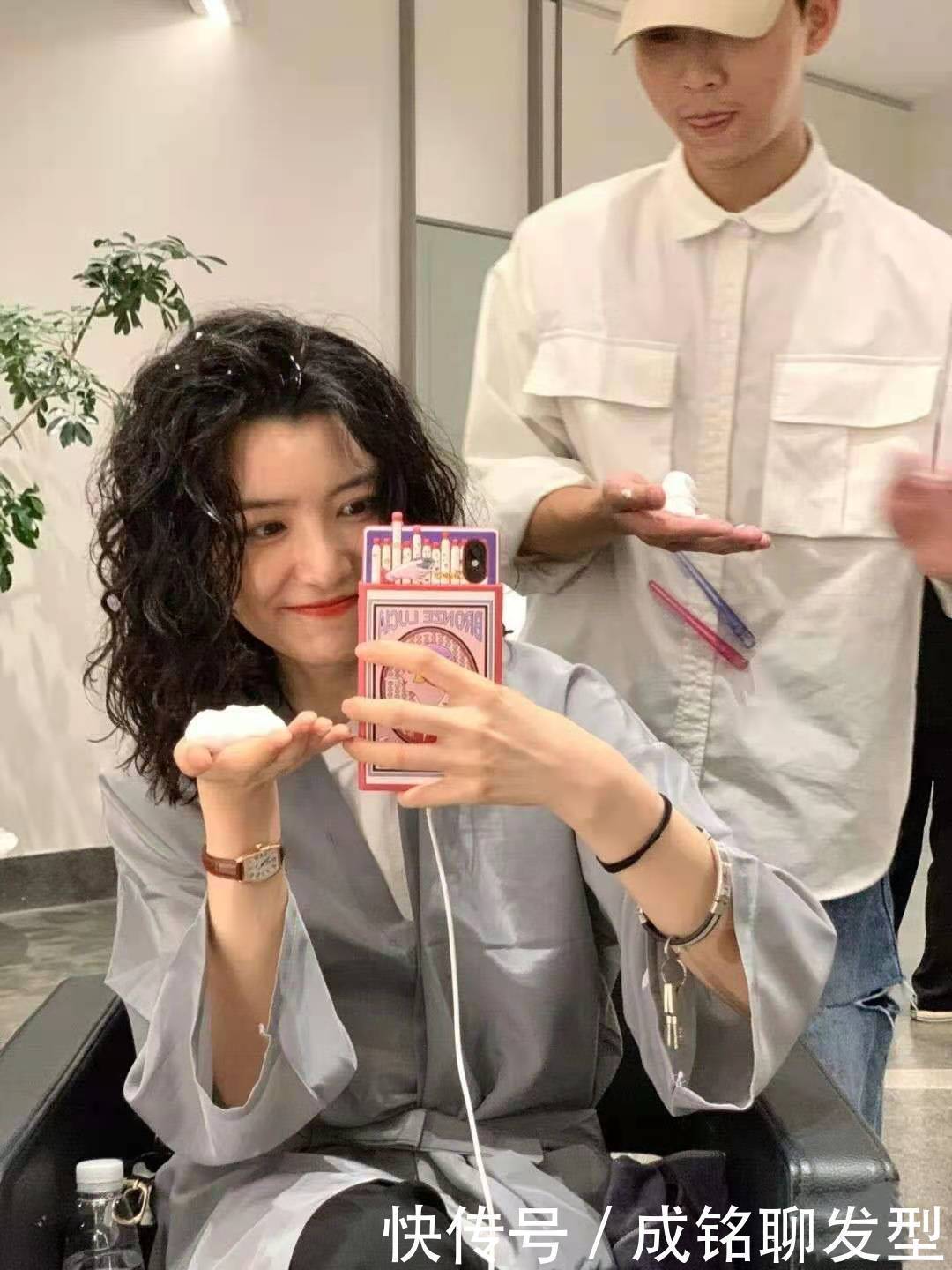 打理|打理烫发要用对造型品，用错效果会大打折扣，靠谱的方法是这样的