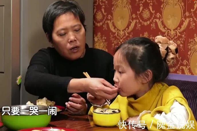 家长|家长们要注意,别再让孩子这样吃饭了,对孩子的胃有伤害