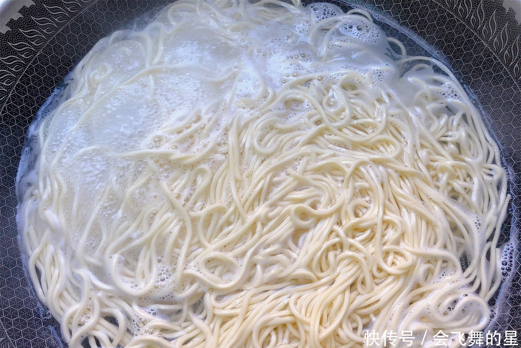 想吃面条不用买，做法配方告诉你，口感筋道，好吃又营养