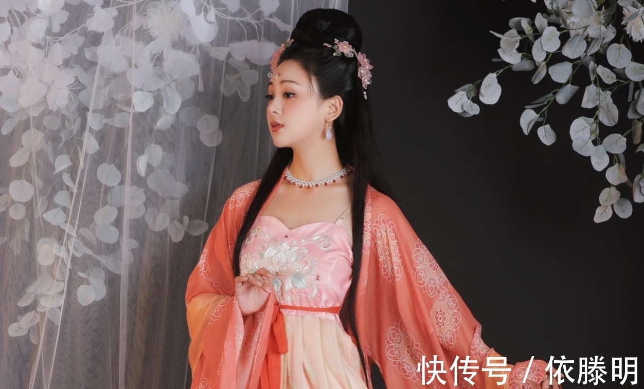 春梅|诗·十首丨欲问春光何处艳?我言月谷柳梢头