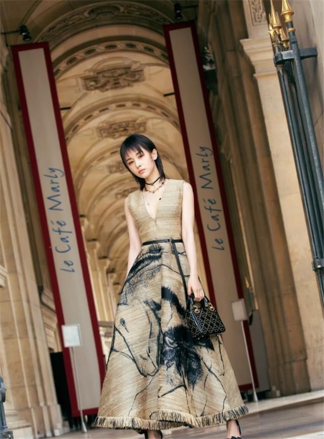 搭配|谁说小个子不能穿长裙？只要掌握这4个搭配技巧，显高又时髦