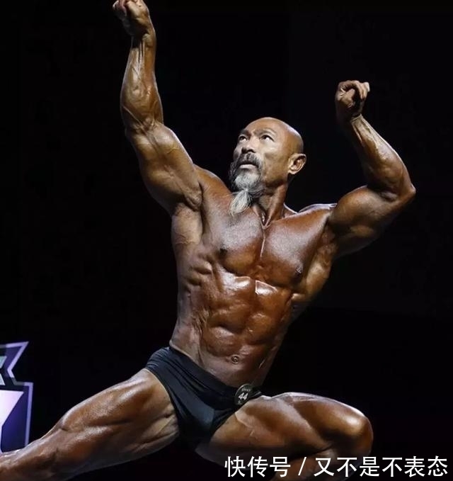 龟派气功|54岁老头迷恋“七龙珠”，为练成龟仙人，每天吃1脸盆鸡蛋