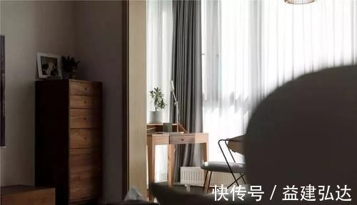 小户型|阳台纳入客厅后，靠窗的这1㎡居然让家里多出一间房！不要太实用