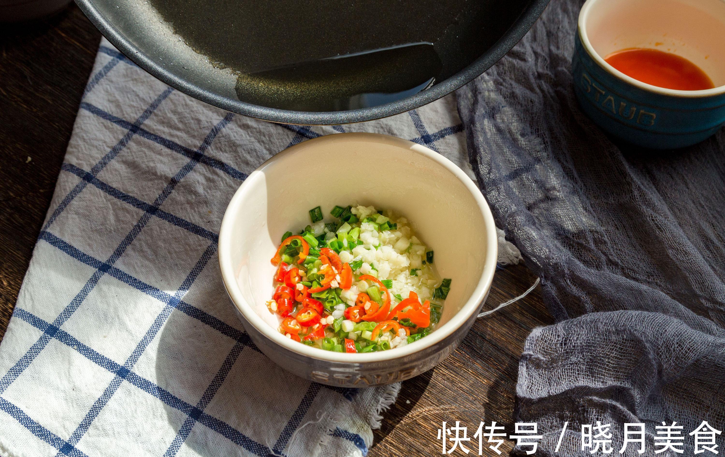 蒜蓉秋葵这样做下酒又下饭，爽口脆嫩，蒜香浓郁，太美味了