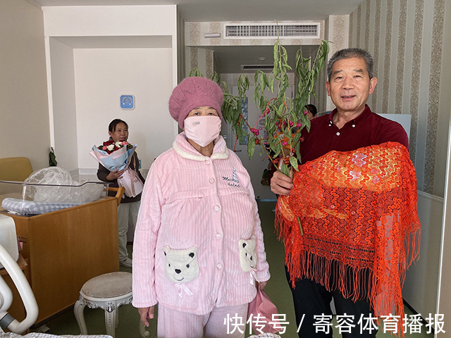 门卫|外甥女接小舅舅放学,被门卫大爷误认是妈妈,舅舅忙称自己是长辈