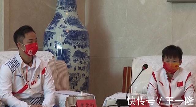 全红婵|不要打扰我睡觉!全红婵用口罩遮脸睡姿美,双手叠放岔开双腿
