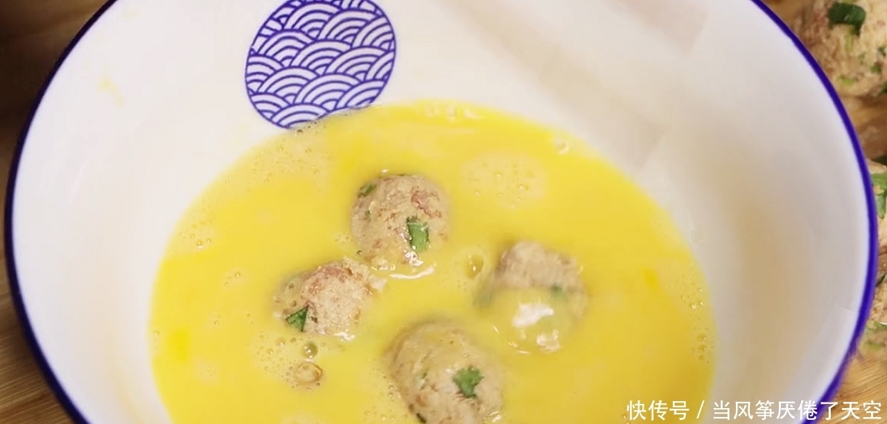 炸丸子,记住不要放面粉跟淀粉,教你一个做法,外酥里嫩不吸油