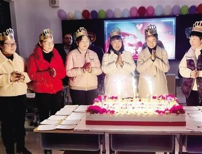 生日会|荥阳菖蒲路小学为教师办集体生日会