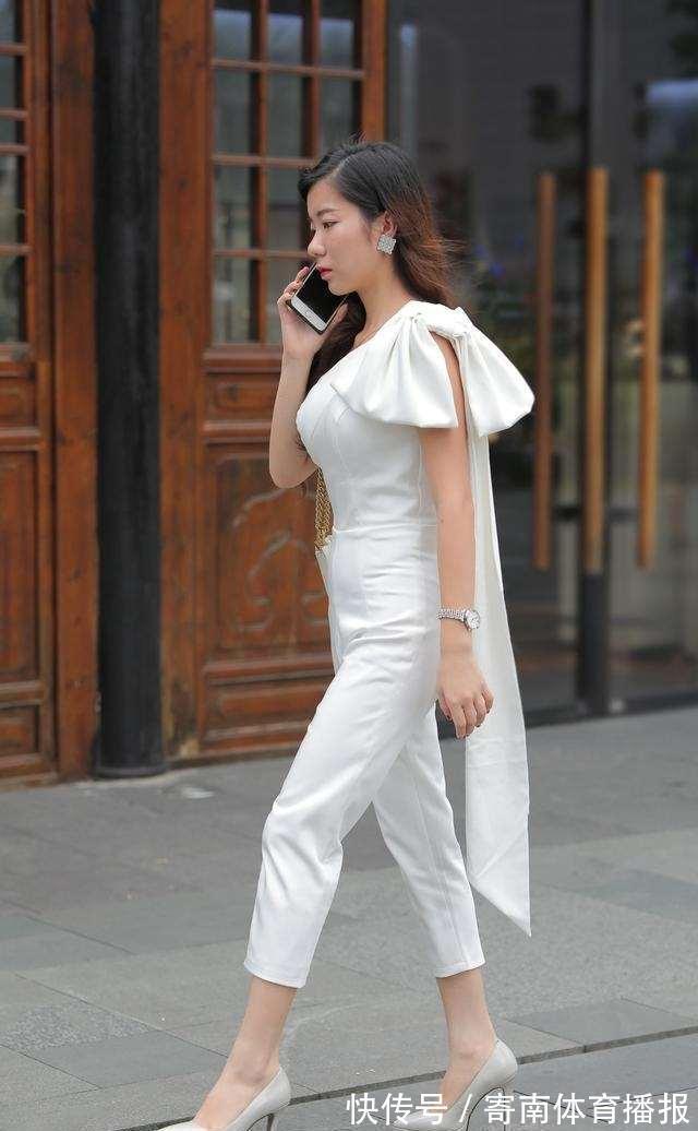 搭配 美丽自信的瑜伽裤穿搭增添女神气质,显得性感动人,淡雅大方