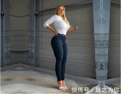 肱四头肌|微胖不是胖是性感，164斤丹麦“辣妈”，练出肌肉臀腿，性感迷人