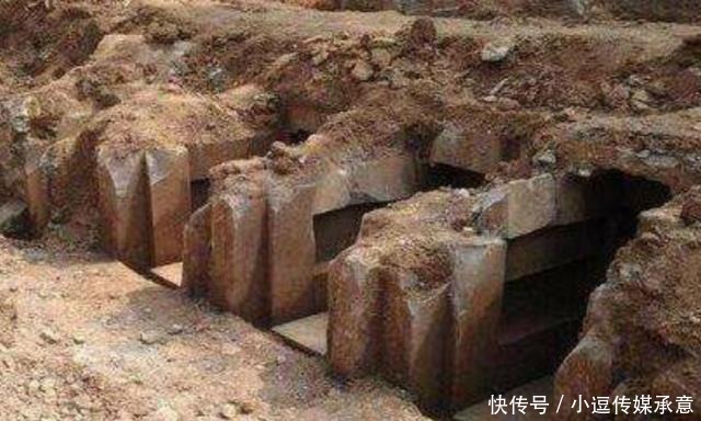 盗墓贼|一座三千年前的楚国墓葬,出土“手电筒”,为何让专家不忍直视