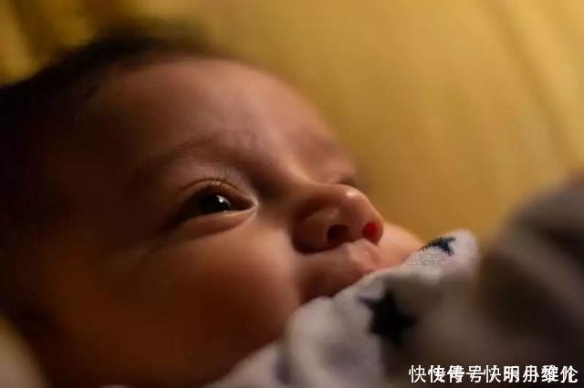 4岁宝宝智商难发育,易“铅中毒”的零食,可不敢让娃多吃