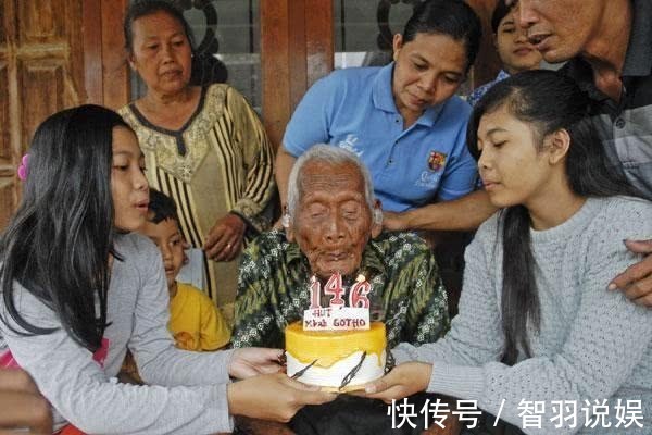 反思|被死神遗忘的147岁老人,儿女全部去世,长寿秘方让年轻人反思