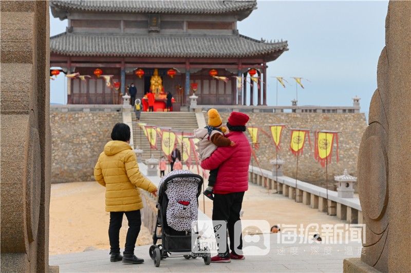 烟台海阳渔民正月十三祭海祈福 鞭炮阵阵热闹赛过春节