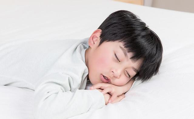 婴儿期|孩子青春期,停止长高前有3个预兆