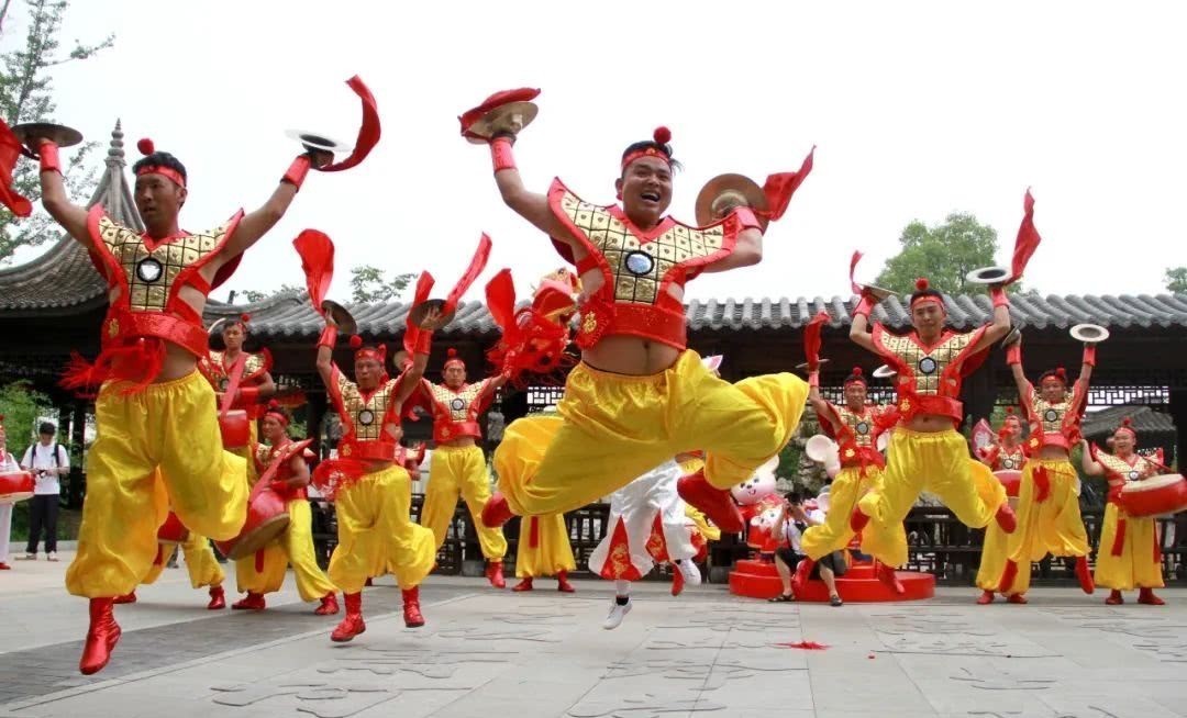 汴京|汴绣、汴京灯笼张、旗袍……市民考察团这次去了哪儿?