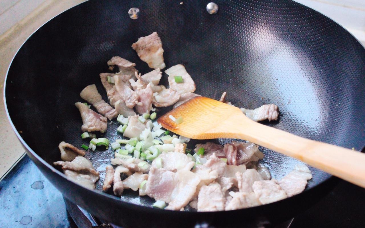 这样做出来的炒肉味道一级棒，一点也不输于饭店，又辣又开胃