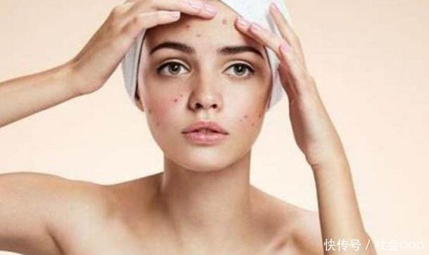 睡觉时|当你晚上睡觉时，喝一杯，会使你的皮肤变白，并为肝脏洗个澡