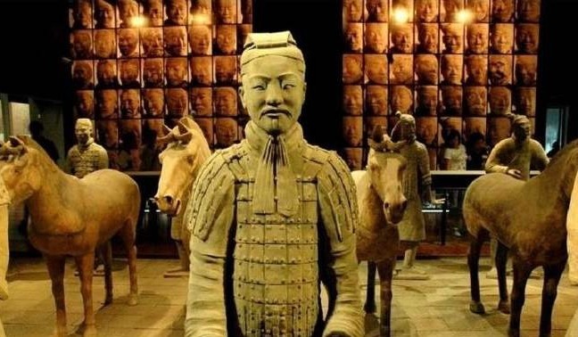 推到|日本借兵马俑展出,却被暴徒强行推到使其受损,我国做法令人敬佩