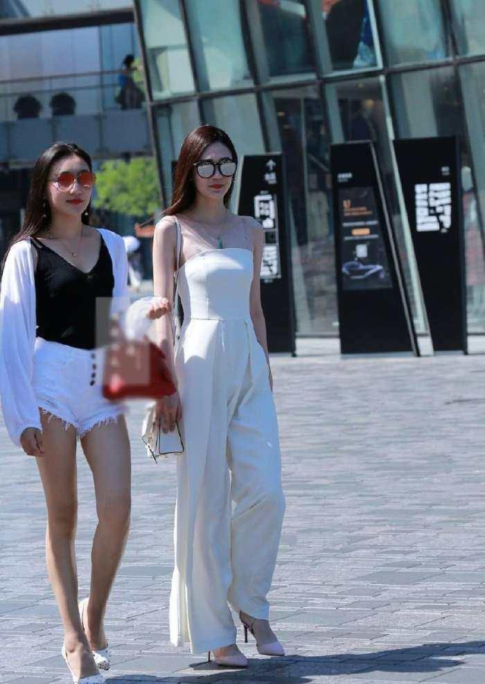 阔腿裤|姑娘的穿搭追赶时尚，用阔腿裤和短裤展示自己