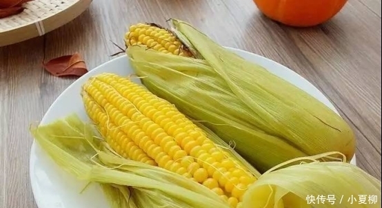 多汁|做水煮玉米,不要直接下锅!多加这一步,玉米鲜嫩多汁更香甜