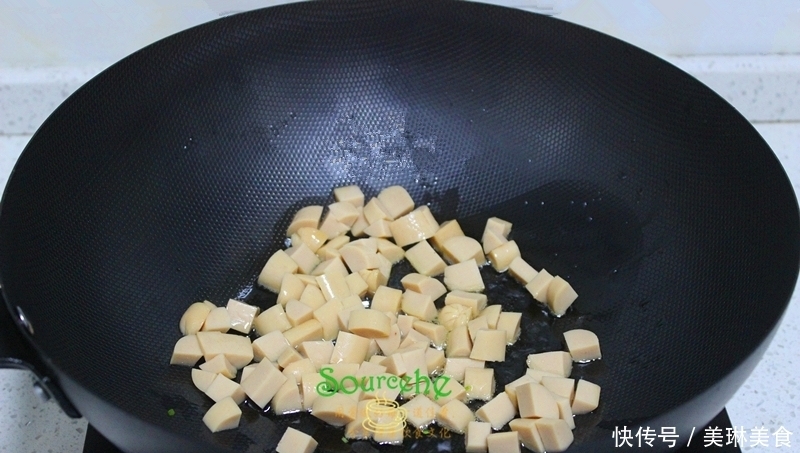 儿子最爱吃的炒饭,只需3种食材5分钟出锅,粒粒分明,出奇美味