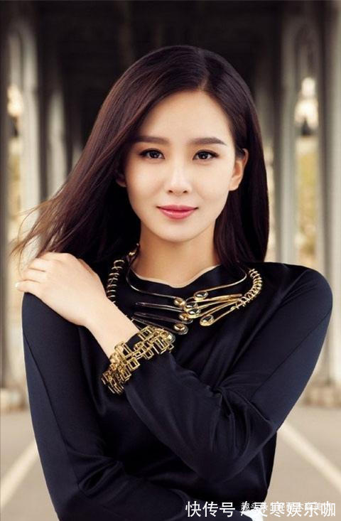 脸型 女人过了50岁尽量别留长发、烫卷发!推荐这4种发型,真洋气