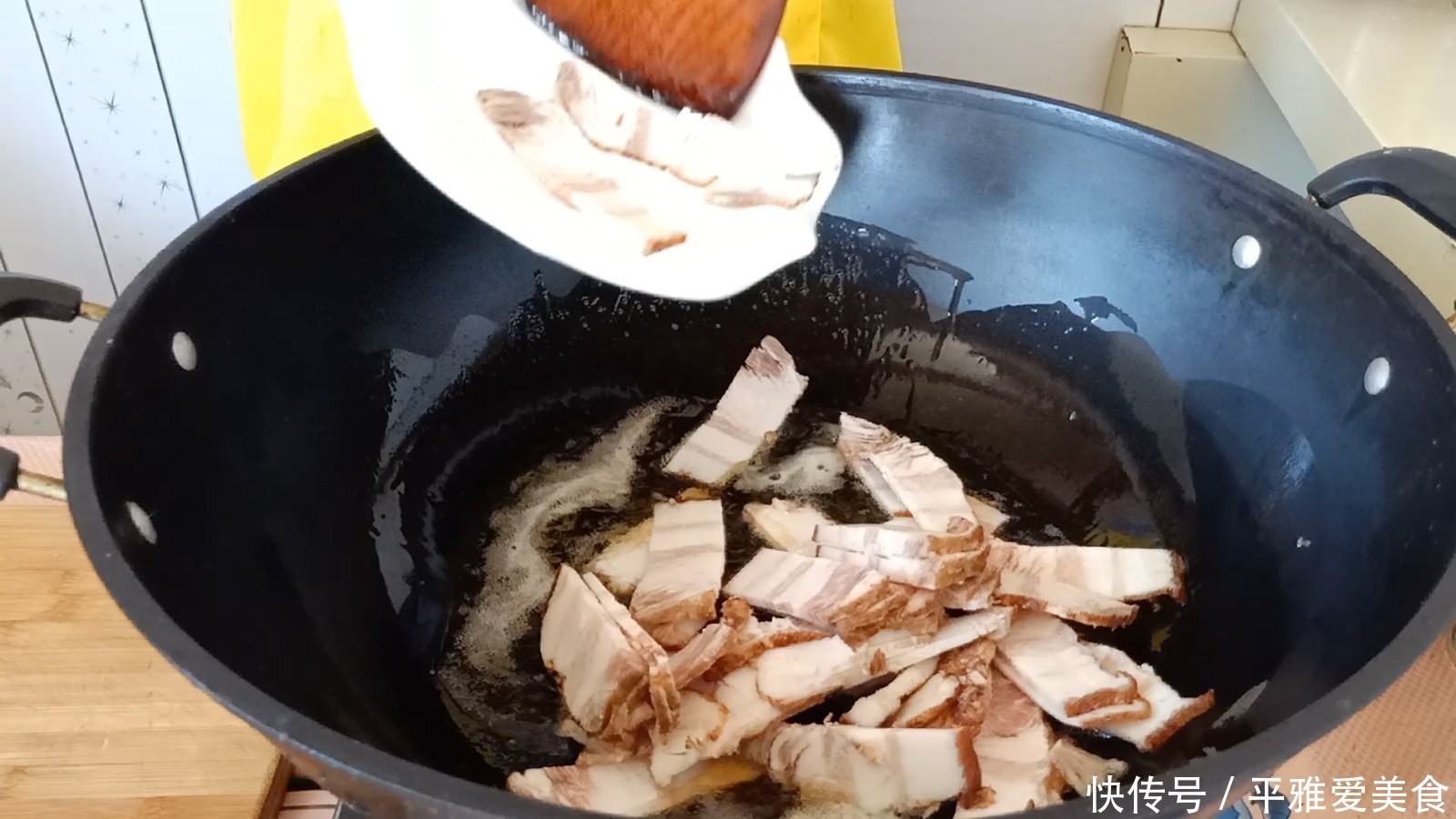  是用|饭店的铁锅焖面好吃，原来都是用的此技巧，以前真的是做错了