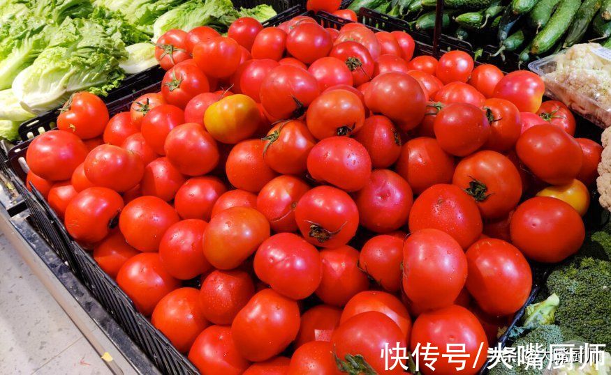 如何辨别“激素西红柿”？老菜农：看一个地方就知道，别再买错了