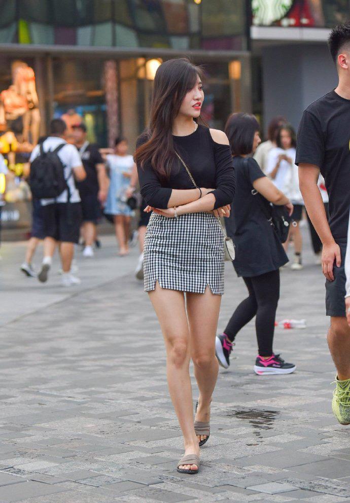 姑娘姐|选定靓丽短裙,尽享那份可贵的放松满意,秀出从简前卫美