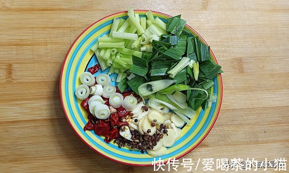 教你在家做干锅千页豆腐，香味浓郁，风味独特，一点都不比饭店差