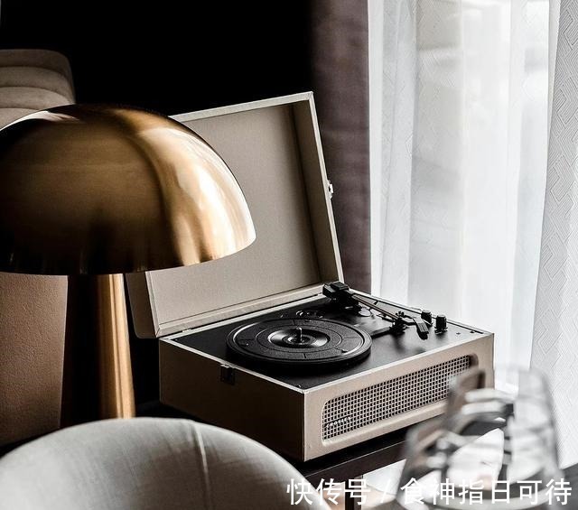 公寓|伦敦轻奢范公寓,粉系色彩独特艺术装饰,为家居带来休闲奢华感!