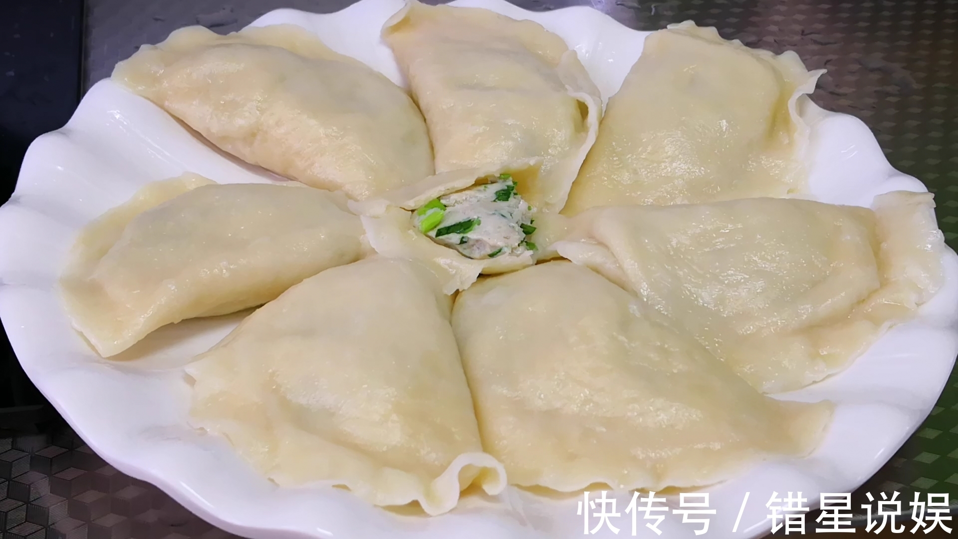 炖鱼时，去腥加料酒和醋是大错特错！这才是最好做法，上桌一扫光