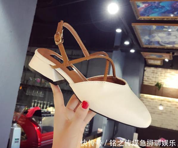 无跟 自信的158cm女孩,大胆穿这些“无跟凉鞋”,悄悄拉长双腿