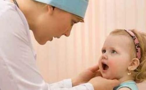 龋齿|宝宝去幼儿园被说“口臭”，医生从嘴里取出这个，很多孩子都有