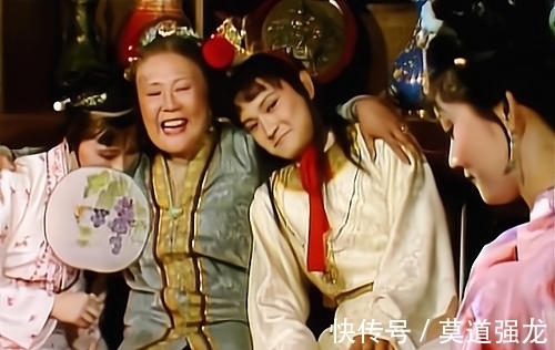 薛姨妈!为什么薛蟠,薛宝钗管薛姨妈喊妈妈,贾宝玉却不喊王夫人妈妈?