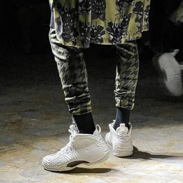 经典的Nike喷泡也能玩出新花样，这双CDG联名能否引发喷泡变革？