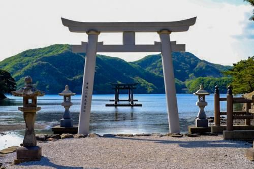 对马岛上的神社众筹重建成功，官方感谢玩家做出的贡献