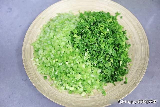 芹菜叶|周末吃顿饺子，用这菜爆汁又抱团，香气十足开胃还不上火