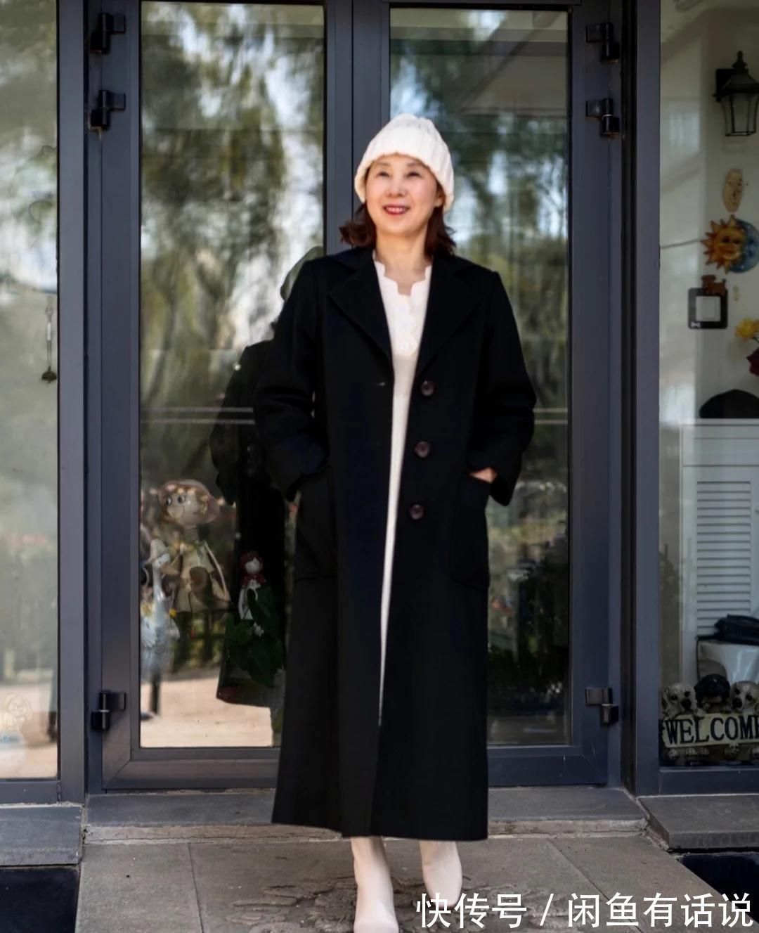 高级 有“烟火气”的黑色大衣穿搭,优雅又高级,普通中年人穿也体面