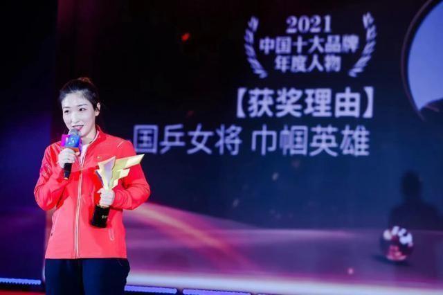 乒乓球|刘诗雯获大奖后回家乐开花!爸爸全程陪小枣,妈妈开豪车接父女俩