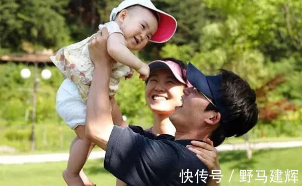 母亲|经常抱的宝宝,和经常躺的宝宝哪个更健康?医生直言:差距很明显