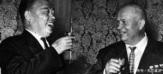 斯大林|赫鲁晓夫访问英国时,破口大骂英国人,为何台下却掌声一片