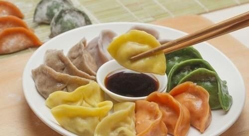 冷冻饺子是冷水下锅还是热水下锅，用对的方法，煮出完美的饺子