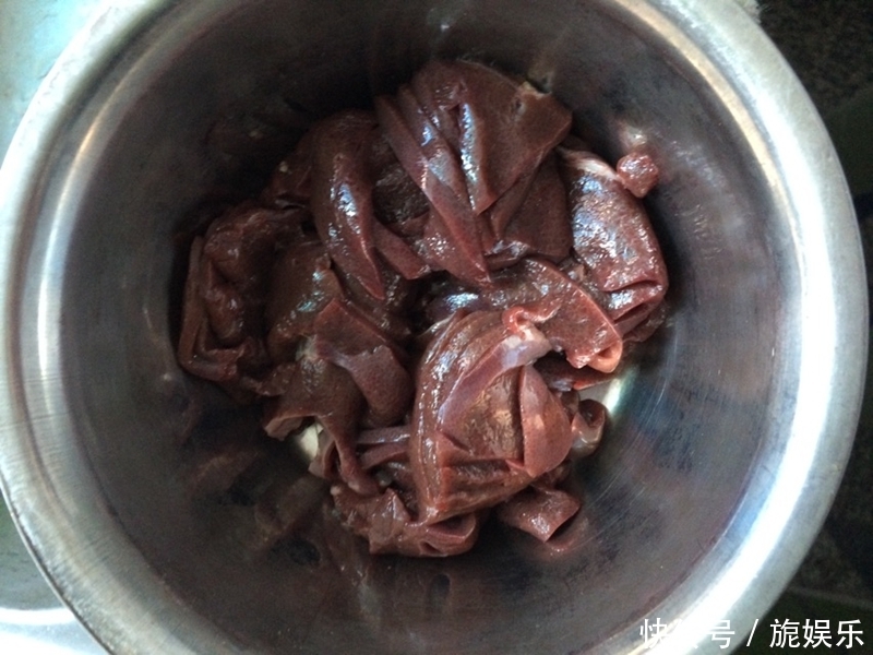 洋葱炒猪肝时,记得多加一个步骤,猪肝嫩滑爽口更好吃