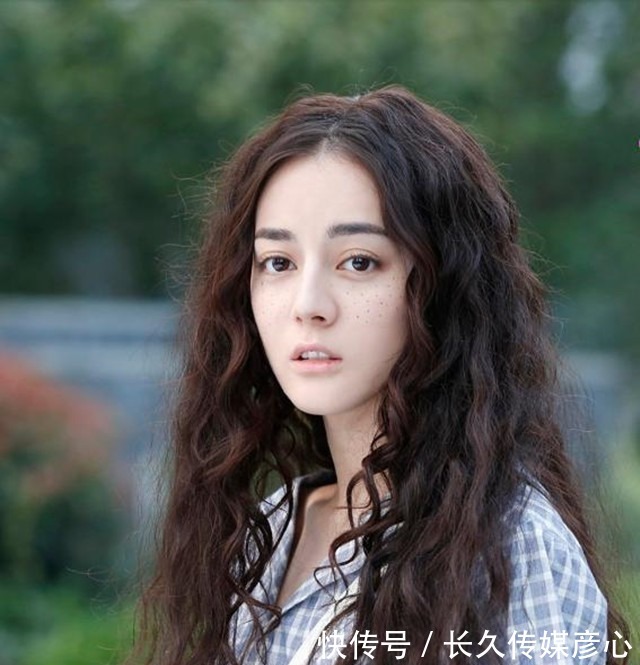 卷发|若你今年过了45,这3种“大妈发型”尽量少留,容易显老还伤发