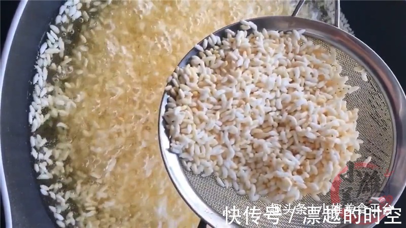 大米新做法，妈妈独家的秘制松软又酥脆，一次3斤不够吃，太香了