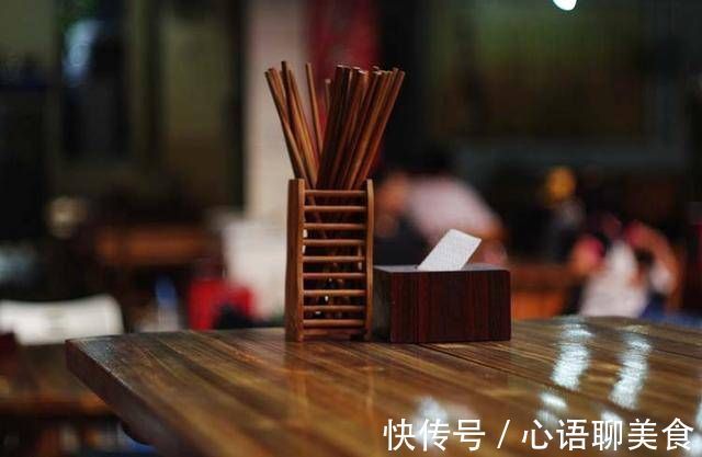筷子朝上放还是朝下放别不当回事,不少人都放反了
